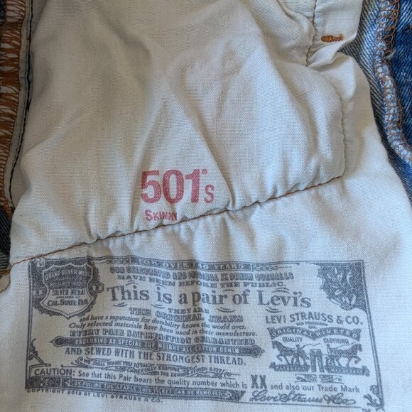 Levi's‎ 501 Women's Skinny Jeans Leave a Trace Light Wash W27 L28 Distressed - Picture 16 of 16